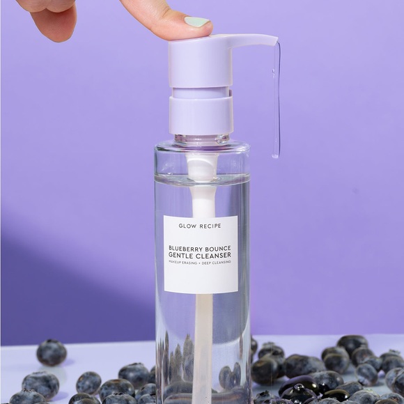 Glow Recipe Blueberry Bounce Gentle Cleanser - Picture 4 of 5